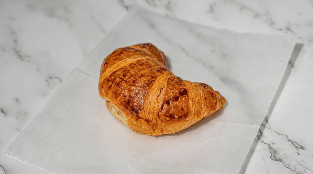 Cheese Croissant (Croissant de Queso).